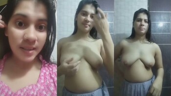 Desi Big Boobs Girl Showing Her Boobs and Licking it on Camera