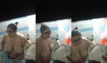Chasmis BBW Chubby Girl Nude Bath Hiddenly Recorded