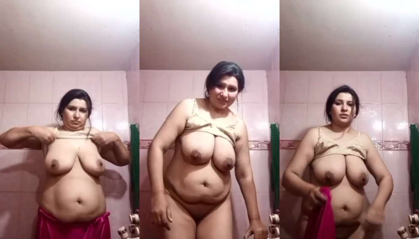 Desi lady showing full naked